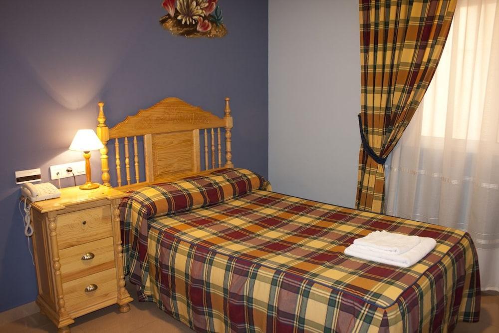 Hostal Valdepenas By Bossh Hotels Eksteriør billede